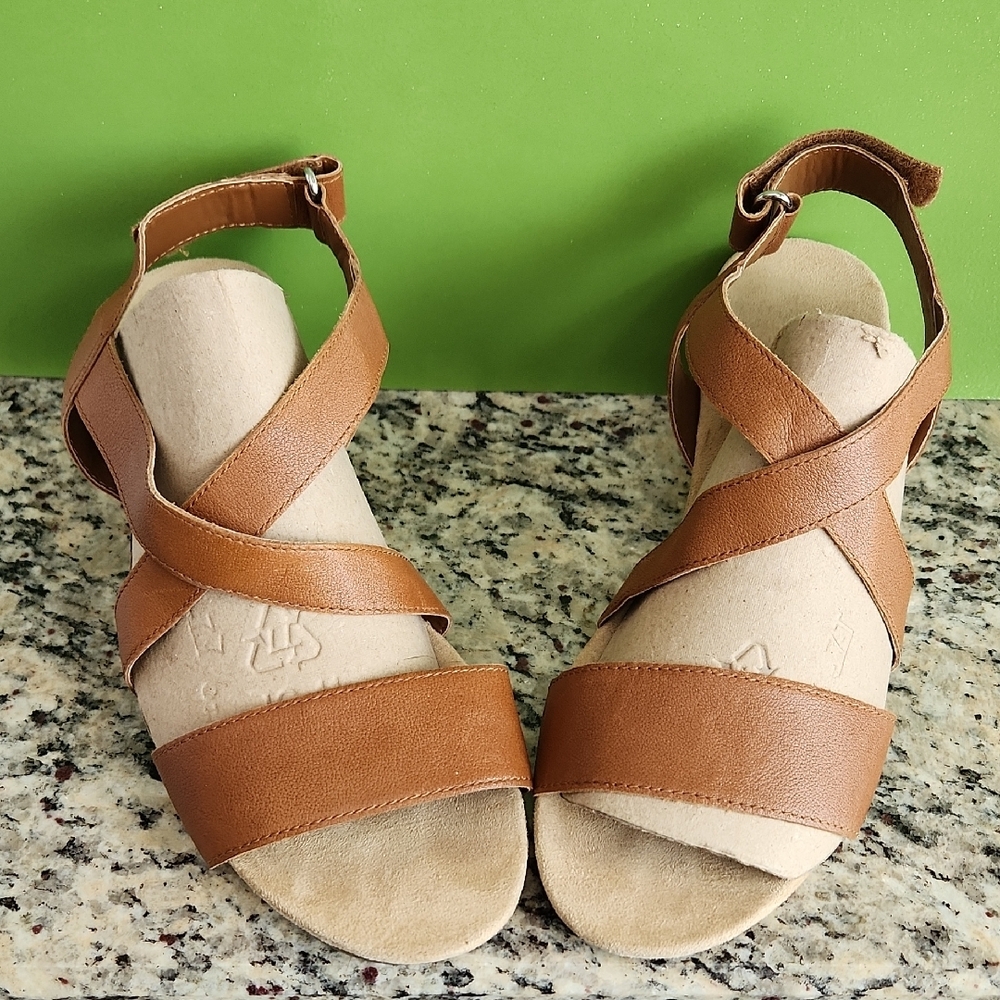 Elegant Brown Strappy Sandals